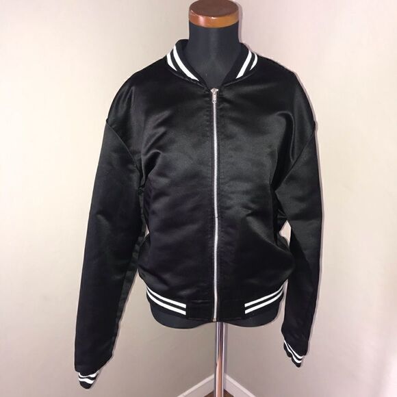 Woman’s light weight bomber jacket - Picture 1 of 5